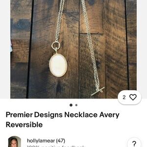 Elegant Gold Pendant Necklace